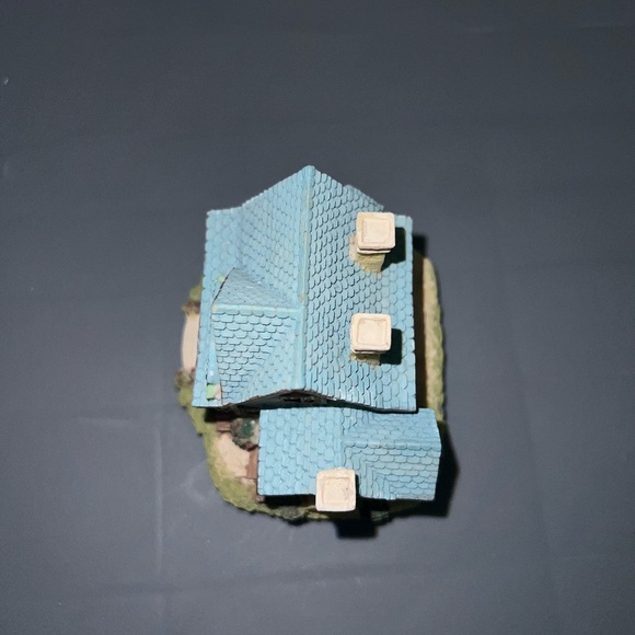 Miniature House with Blue Roof - Picture 6 of 7